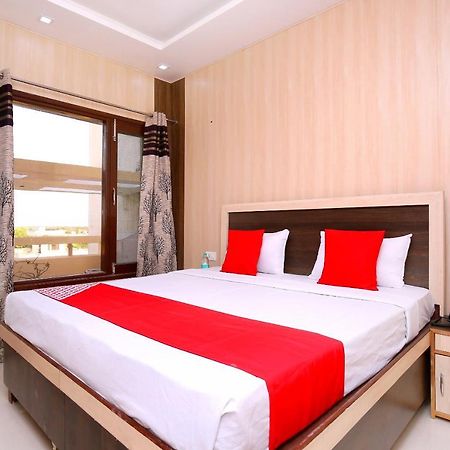Oyo Flagship Armaan Resort Shāhpur Buitenkant foto