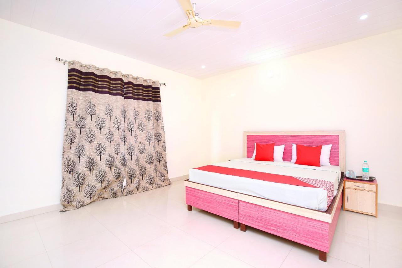 Oyo Flagship Armaan Resort Shāhpur Buitenkant foto
