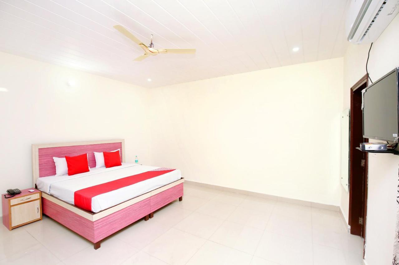 Oyo Flagship Armaan Resort Shāhpur Buitenkant foto