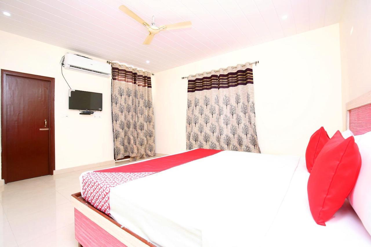 Oyo Flagship Armaan Resort Shāhpur Buitenkant foto